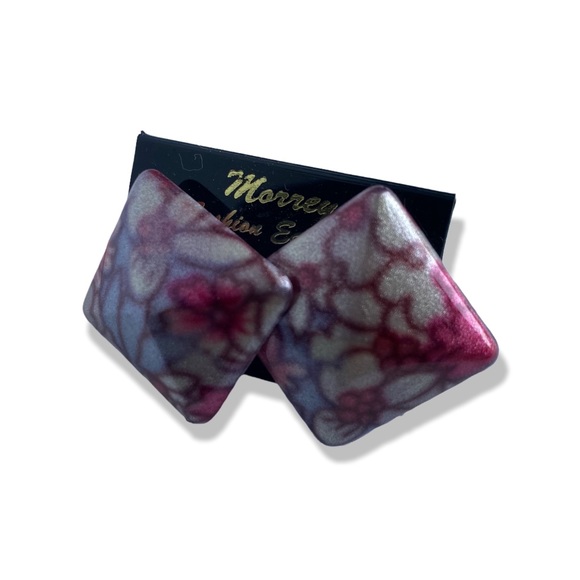 Floral Stud Earrings - Picture 2 of 4